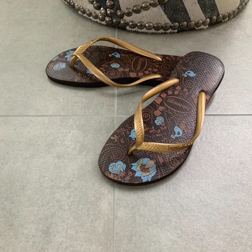 HAVAIANAS SLIM FLIP FLOP SANDALS, BLUE FLORAL, GOLD THONG, SIZE  US 7/8